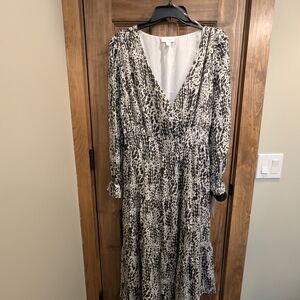 Elegant Black and White Patterned Dress